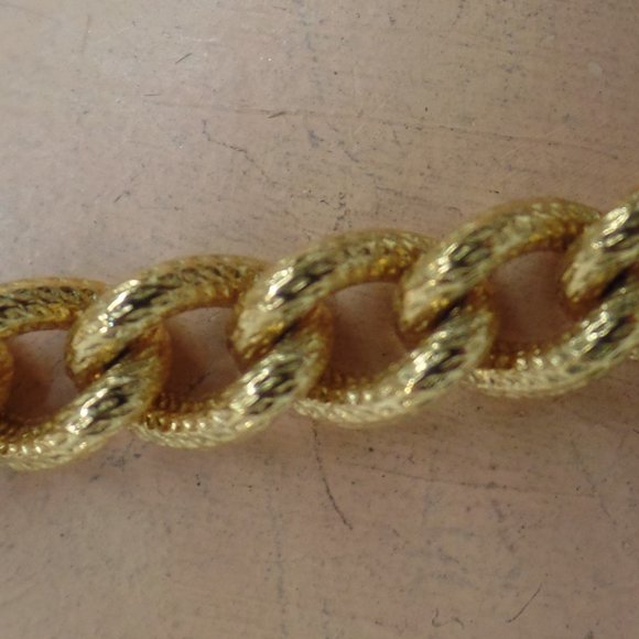 Vintage AVON Faux Pearl Bug/Scarab Goldtone Necklace & Pendant 18" - Picture 4 of 16